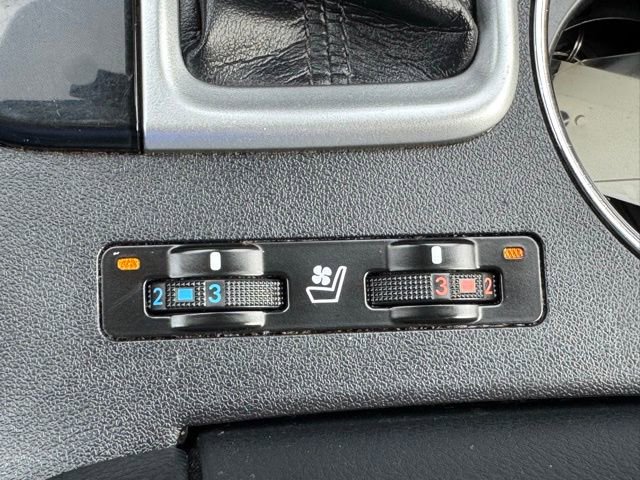 Used 2018 Toyota Highlander Limited AWD/4WD image 34