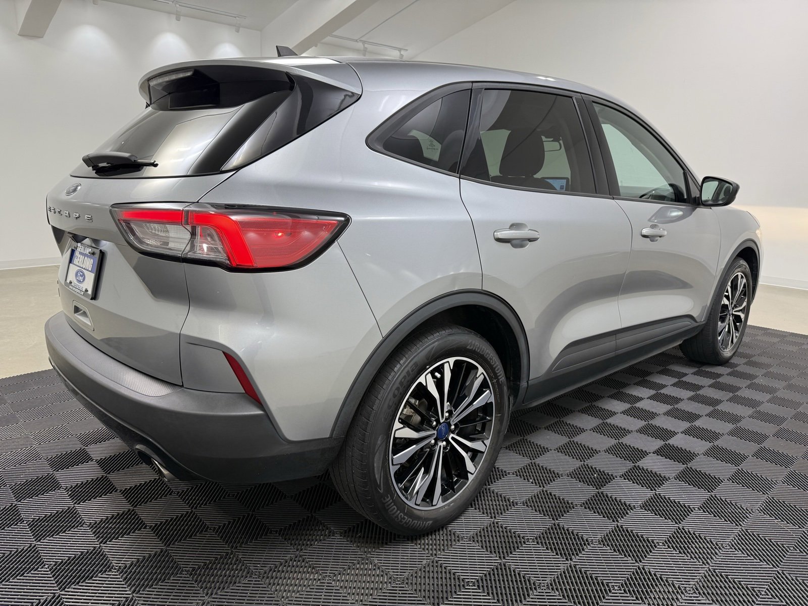 Used 2021 Ford Escape SE w/ SE Sport Appearance Package image 8