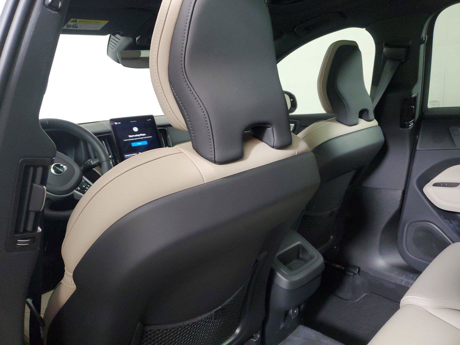 Used 2026 Volvo XC60 B5 Core AWD/4WD image 14