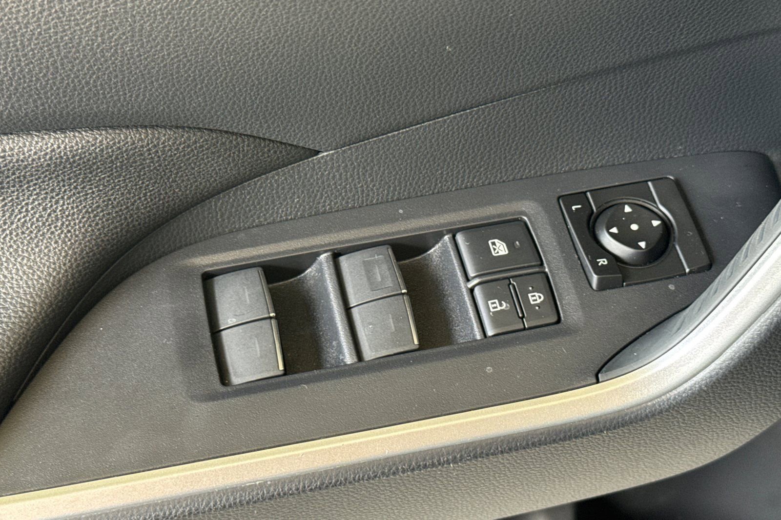 Used 2025 Toyota RAV4 XLE Premium w/ Weather Package AWD/4WD image 12