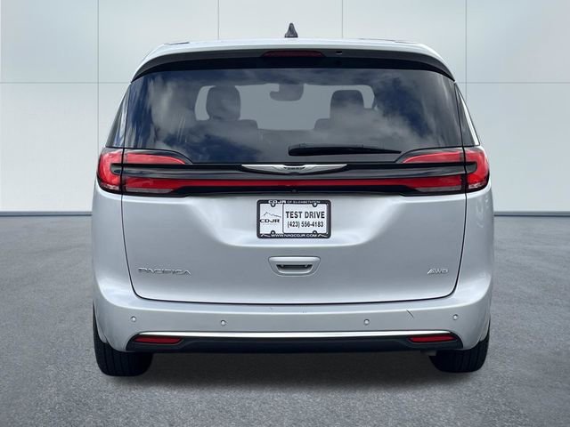 Used 2023 Chrysler Pacifica Touring-L AWD/4WD image 5