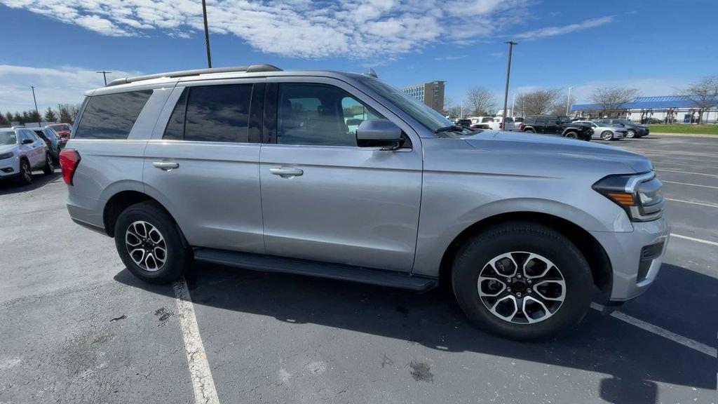 Used 2022 Ford Expedition XLT RWD image 3