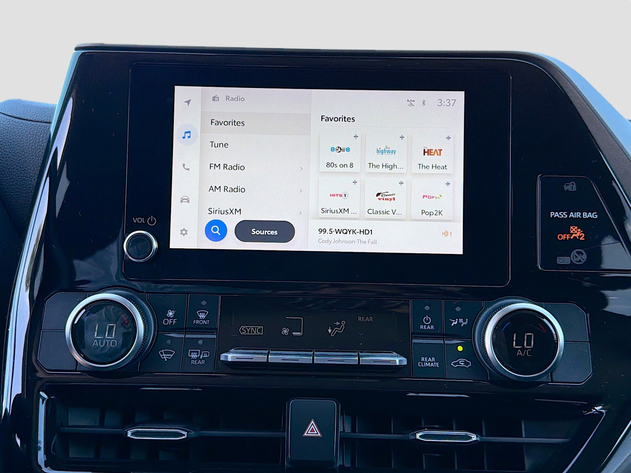 Used 2023 Toyota Highlander LE image 30