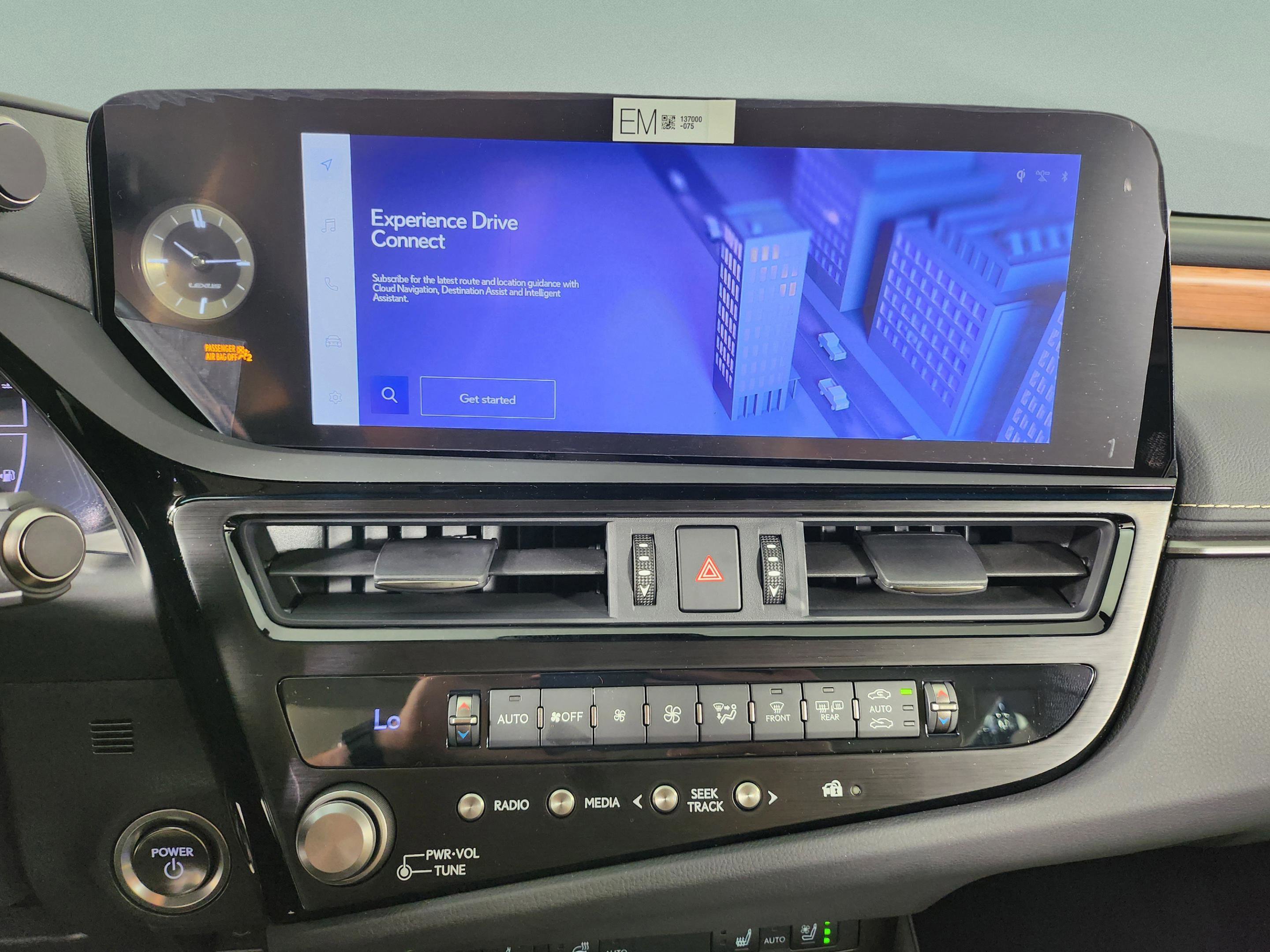 New 2025 Lexus ES 300h w/ Premium Package image 18