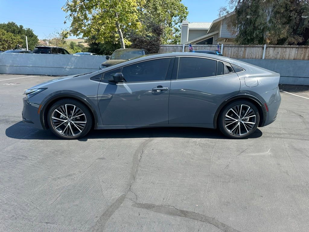 Used 2023 Toyota Prius Limited FWD image 3