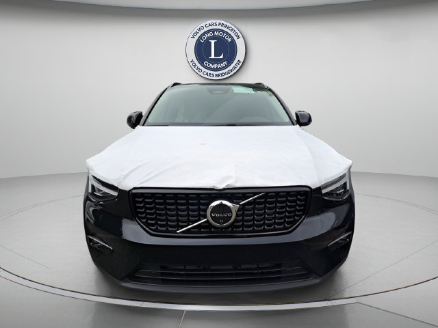 New 2026 Volvo XC40 B5 Plus w/ Protection Package Premier AWD/4WD image 3