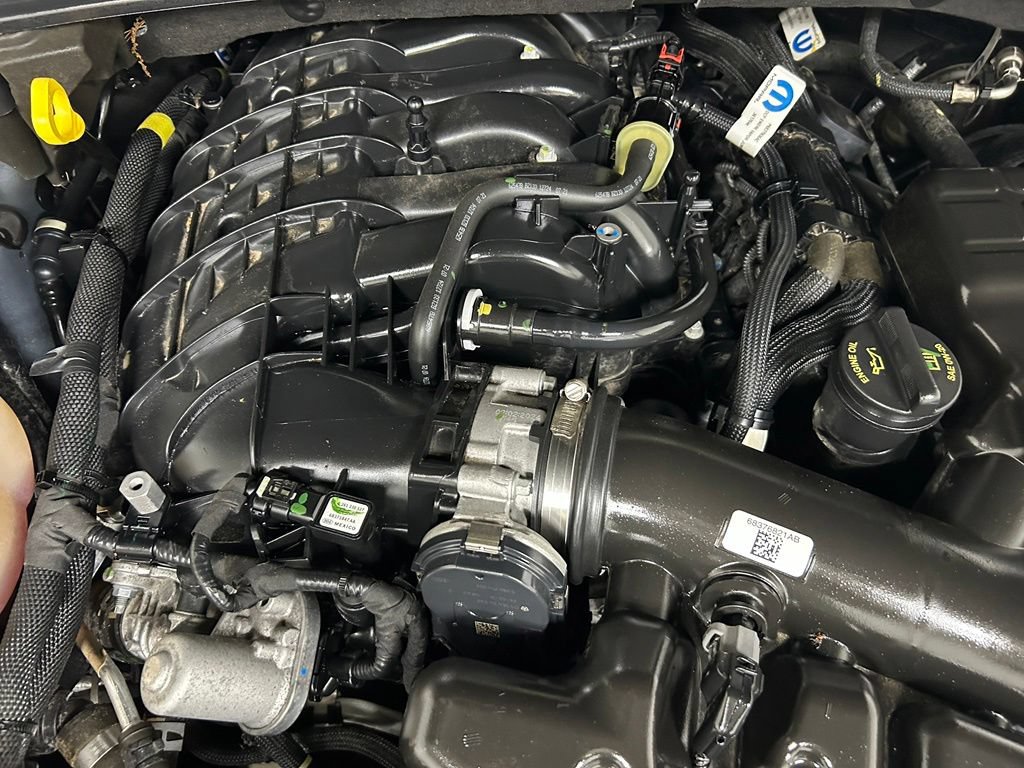 Used 2024 Jeep Grand Cherokee L Limited AWD/4WD image 10