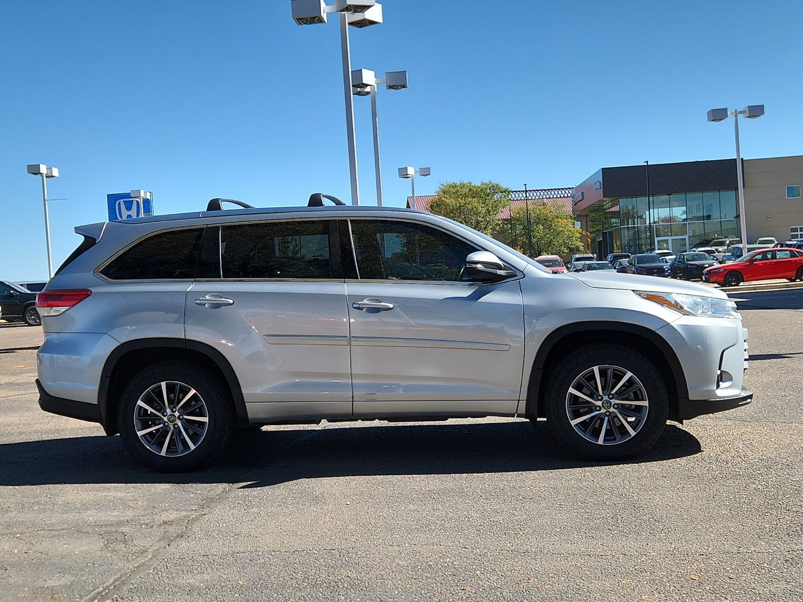 Used 2018 Toyota Highlander XLE AWD/4WD image 6
