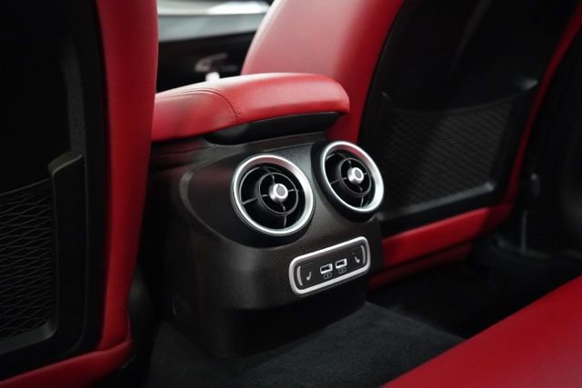 Used 2025 Alfa Romeo Giulia AWD image 31