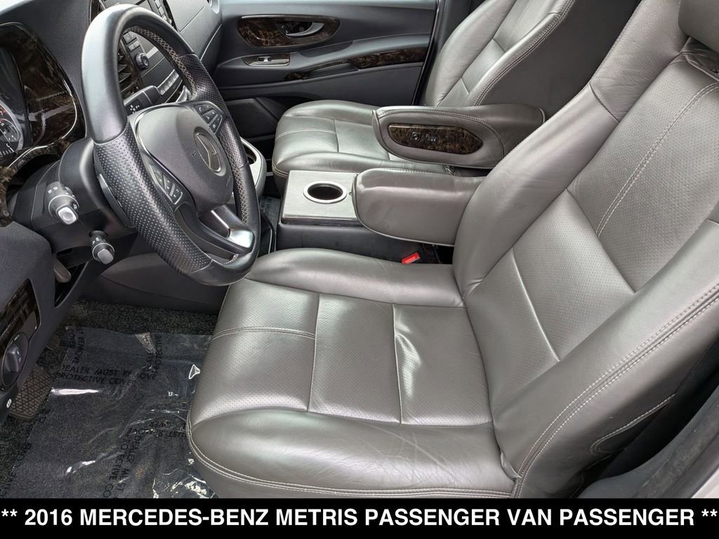Used 2016 Mercedes-Benz Metris Passenger image 2