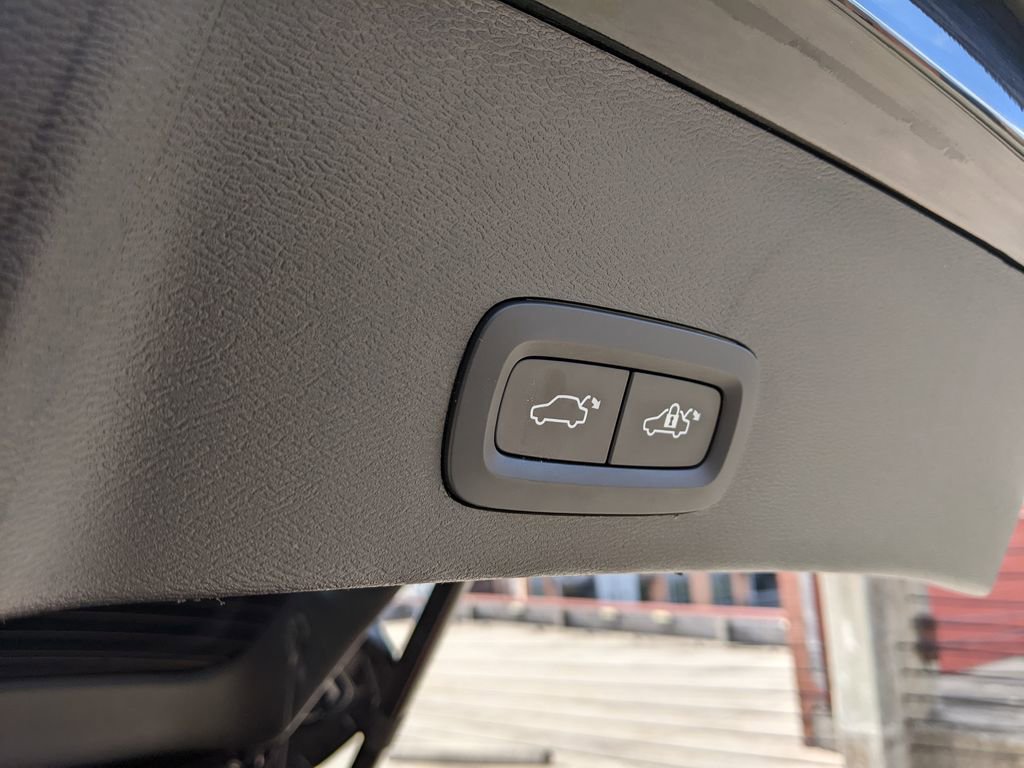 Used 2023 Volvo XC40 B5 Ultimate w/ Protection Package Premier image 29