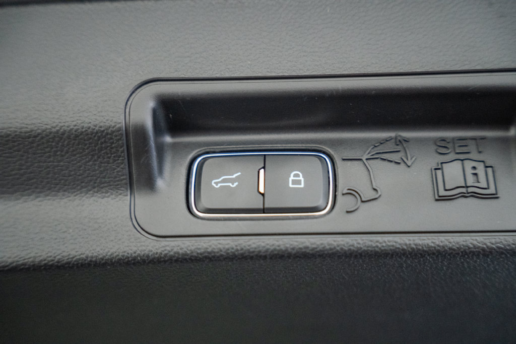 Used 2023 Ford Explorer XLT AWD/4WD image 14