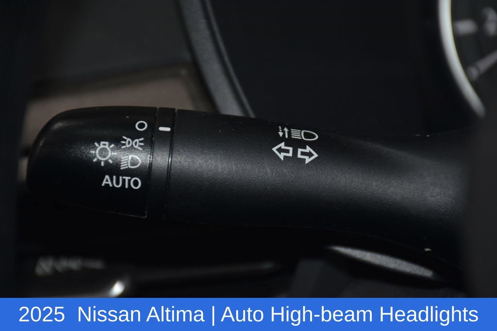 Used 2025 Nissan Altima 2.5 SV image 10