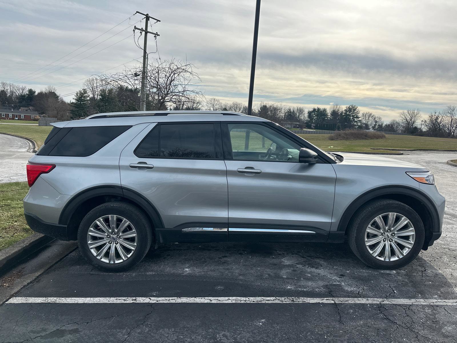 Used 2022 Ford Explorer Limited w/ Limited Technology Package image 12