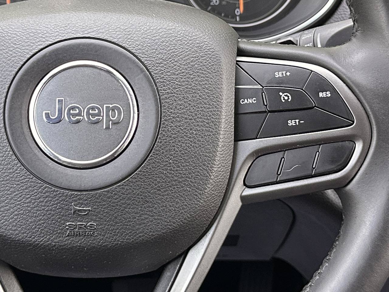 Used 2019 Jeep Cherokee Latitude Plus w/ Comfort/Convenience Group FWD image 26