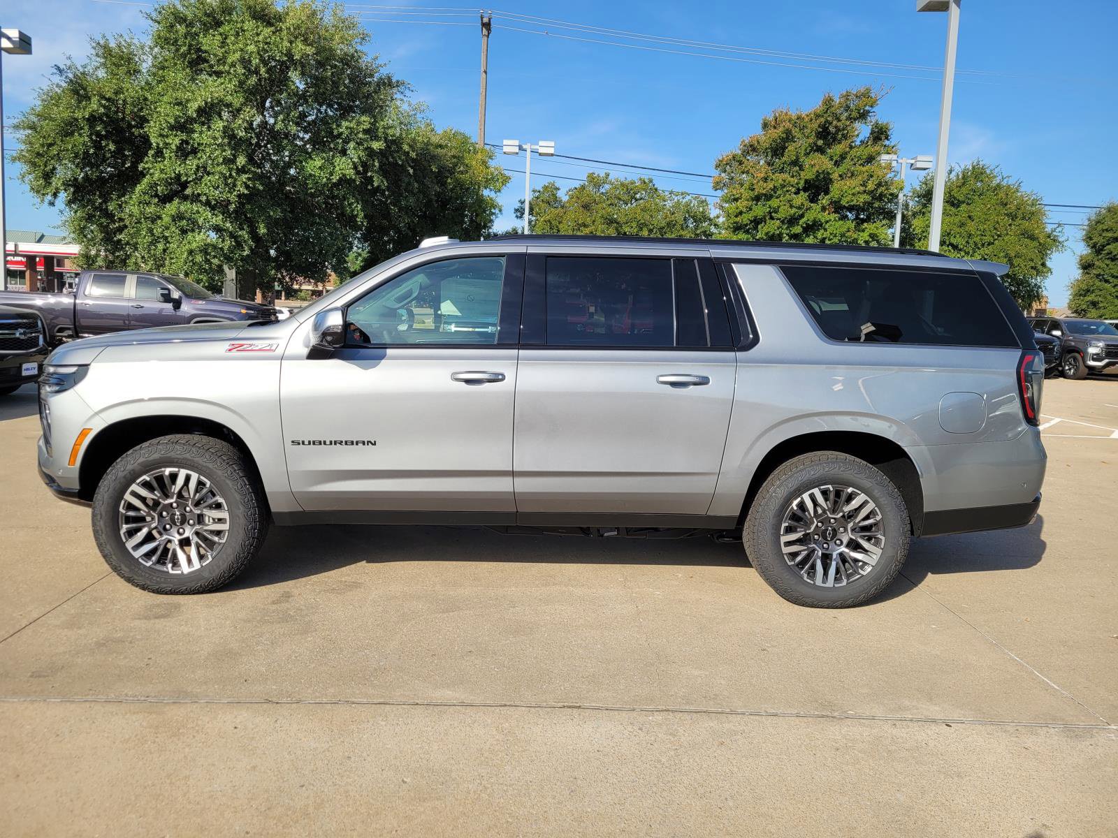New 2026 Chevrolet Suburban Z71 w/ Z71 Off-Road Package AWD/4WD image 2