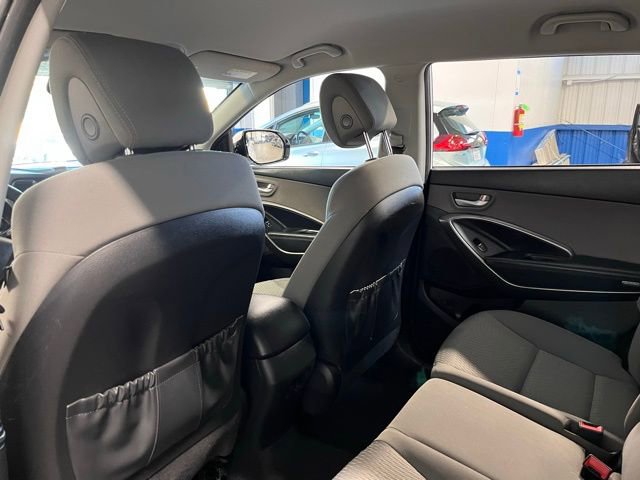 Used 2017 Hyundai Santa Fe SE image 16