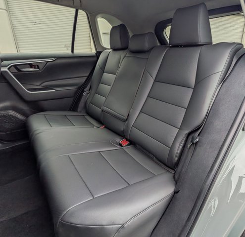 Used 2022 Toyota RAV4 XLE image 18