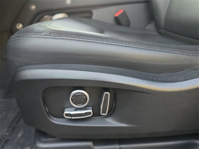 Used 2024 Land Rover Defender 130 X-Dynamic SE image 28