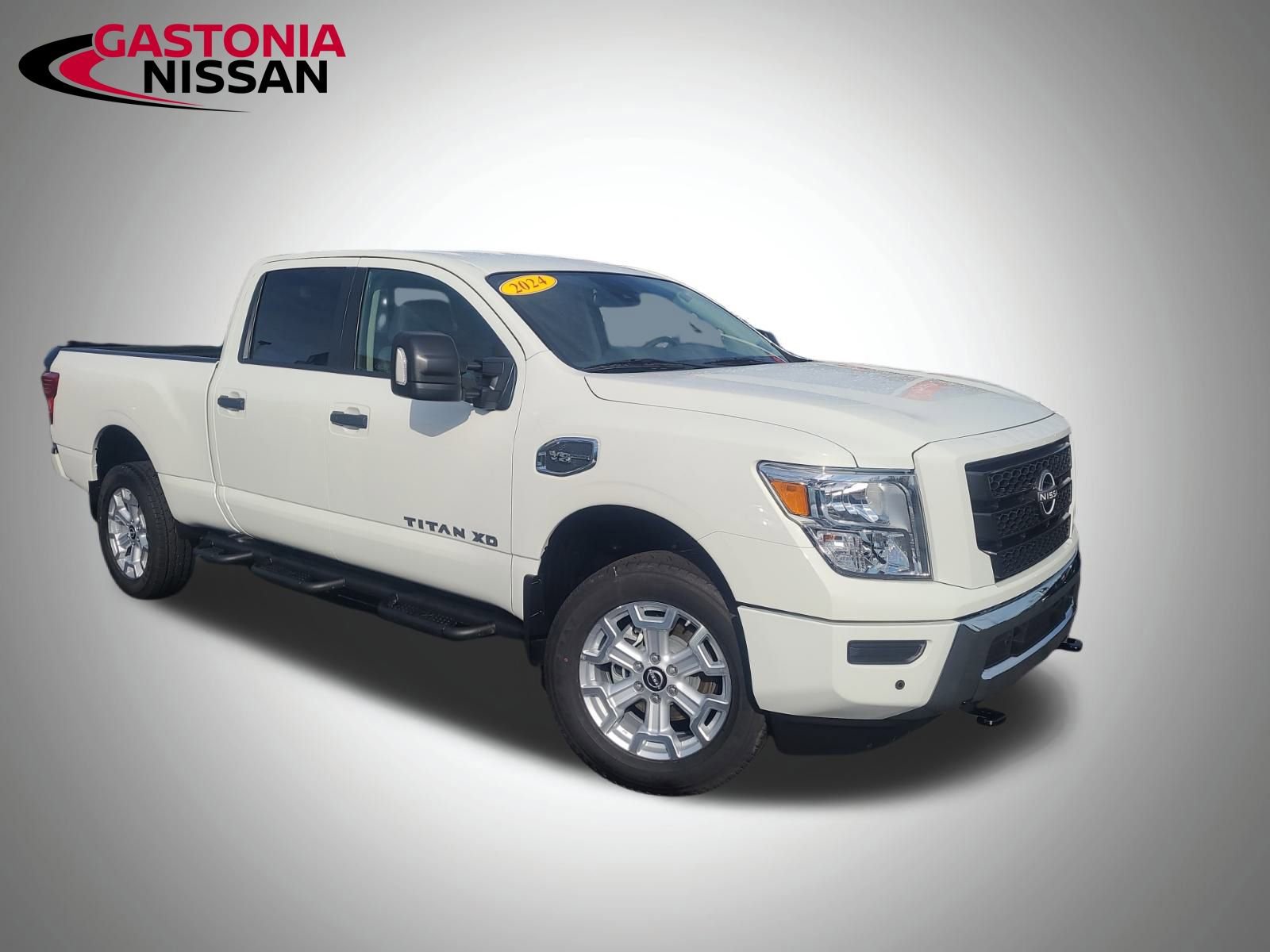 Used 2024 Nissan Titan SV w/ SV Convenience Package image 2