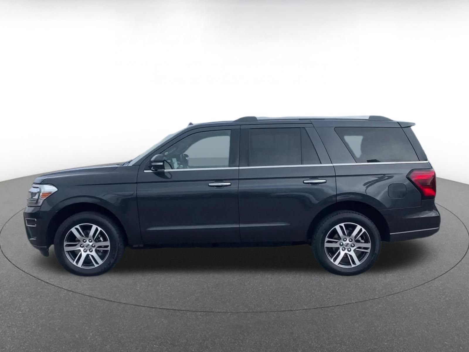 Used 2024 Ford Expedition Limited image 9