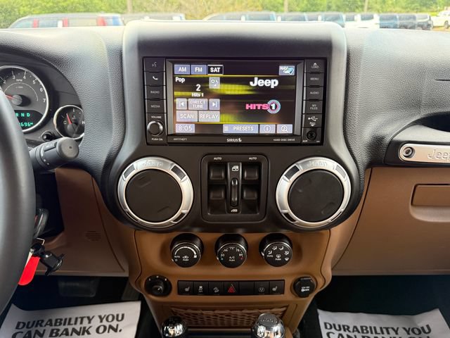 Used 2015 Jeep Wrangler Unlimited Sahara w/ Connectivity Group AWD/4WD image 17