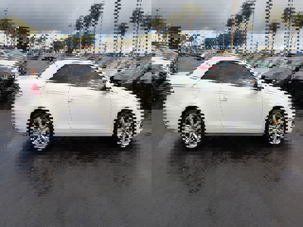 Used 2013 Volkswagen Eos Executive image 3