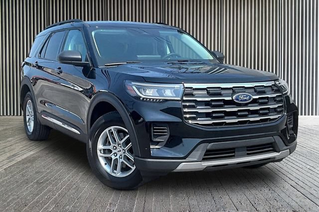 Used 2025 Ford Explorer Active AWD/4WD image 10