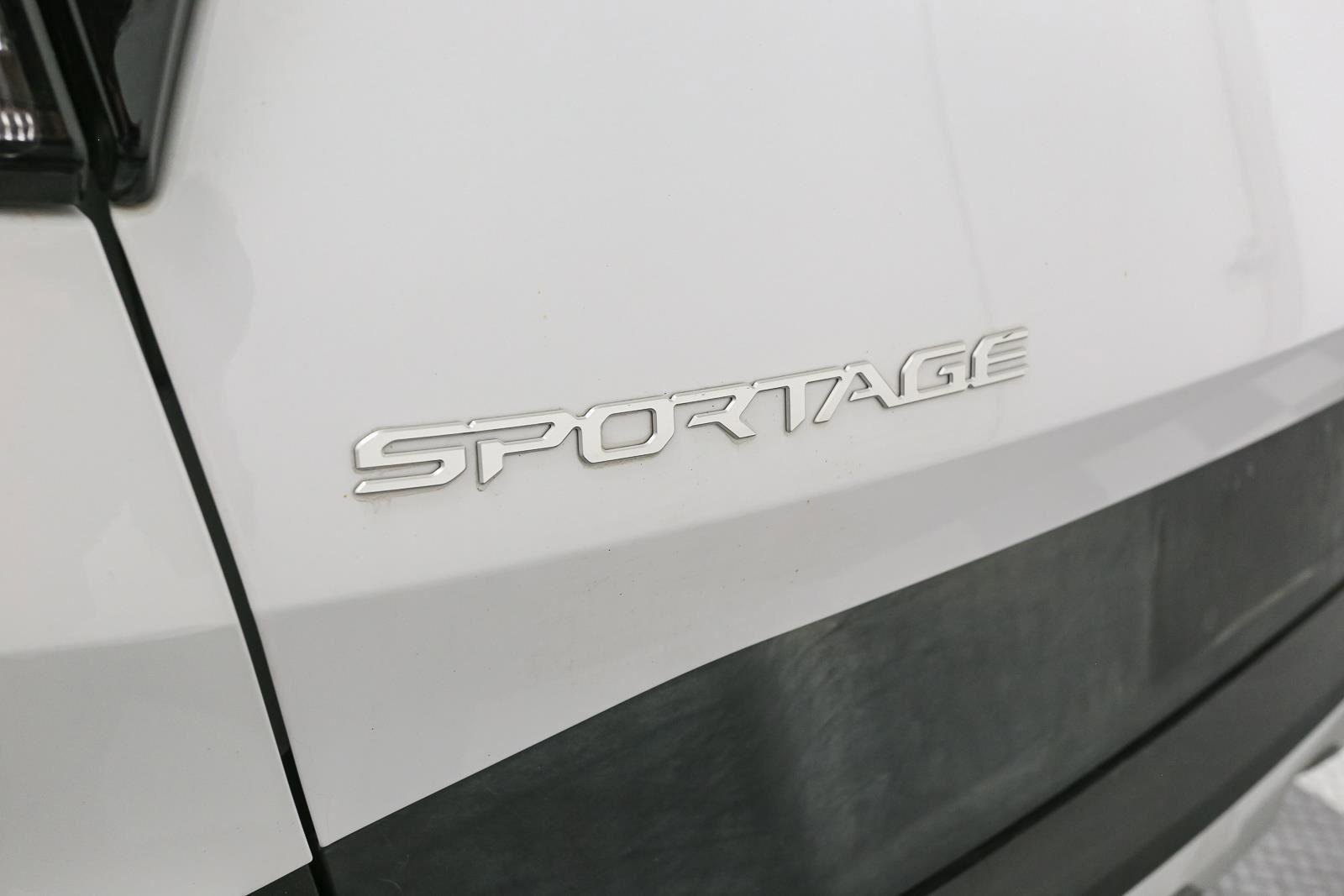 Used 2024 Kia Sportage EX AWD/4WD image 11