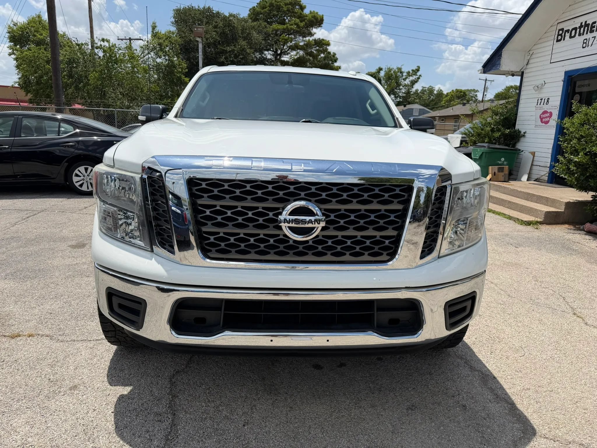 Used 2017 Nissan Titan SV RWD image 3