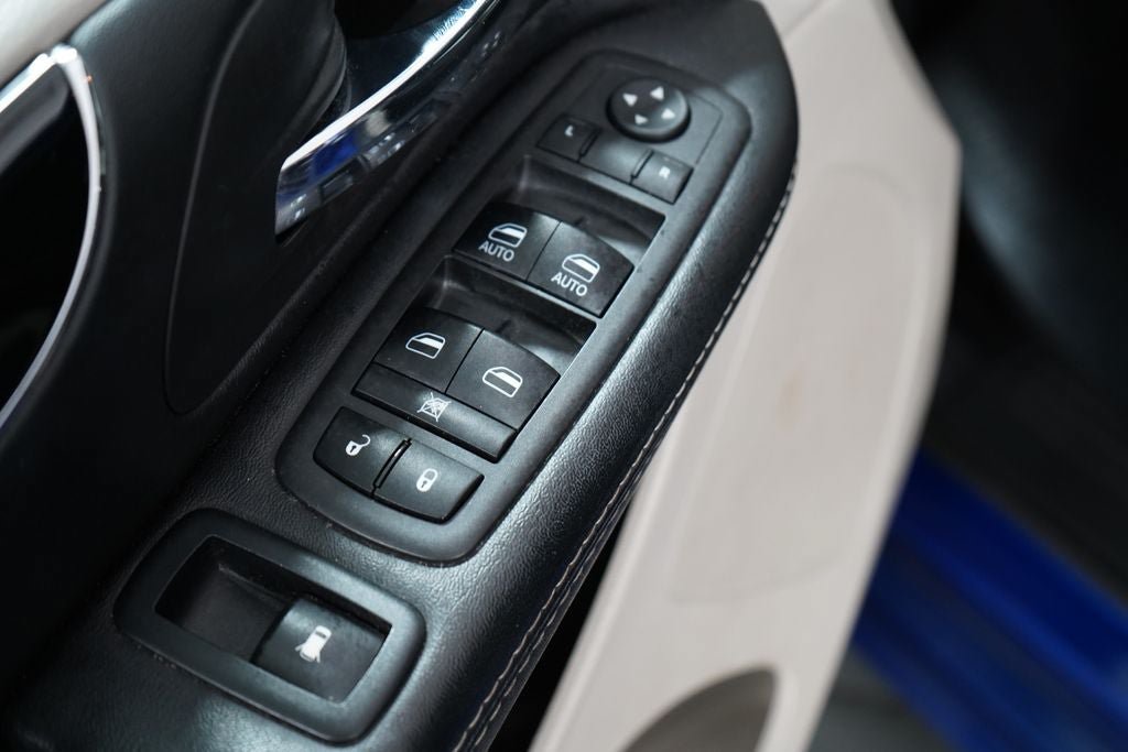 Used 2019 Dodge Grand Caravan SXT FWD image 15