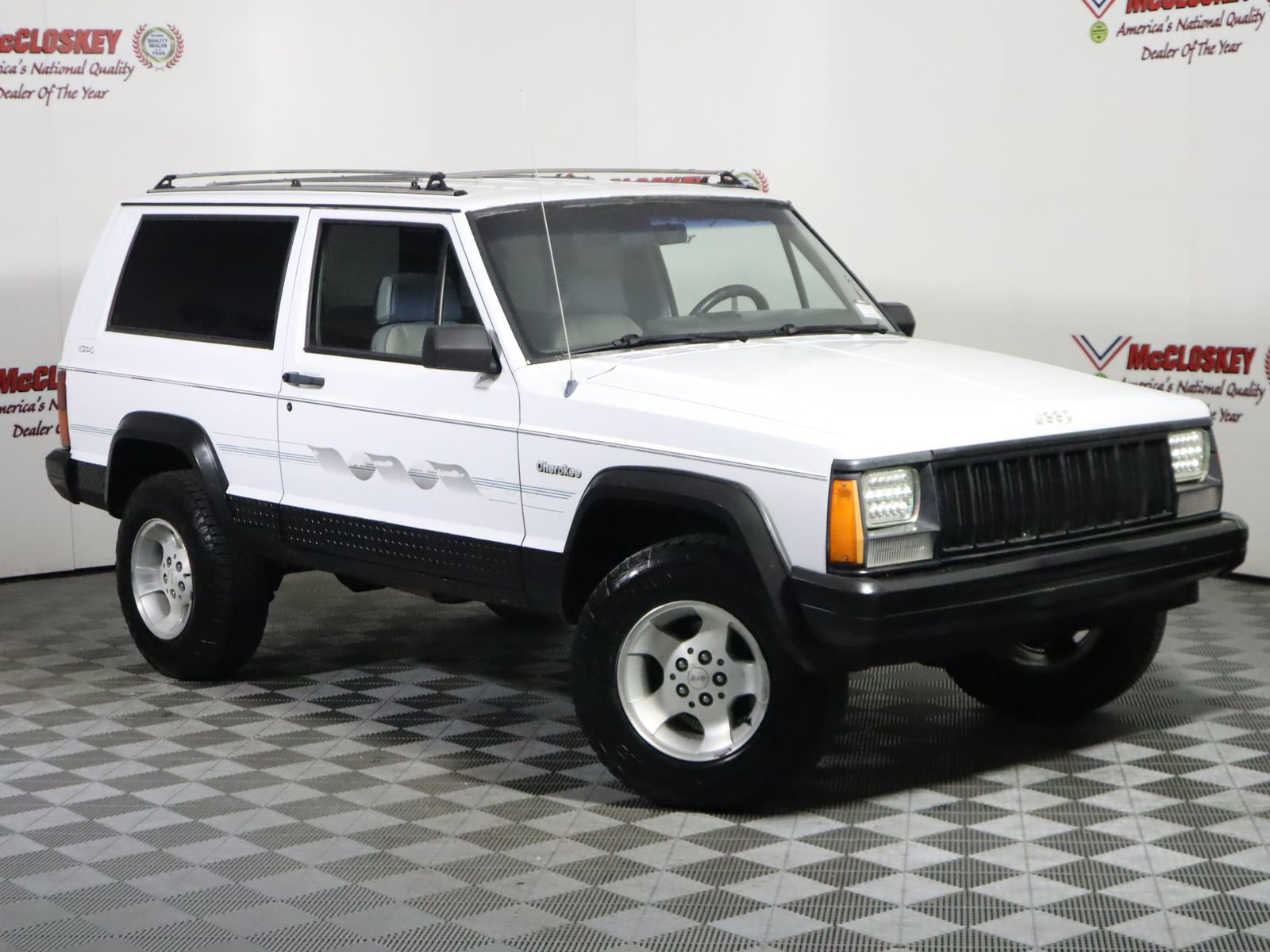 Used 1993 Jeep Cherokee 4WD 2-Door image 2
