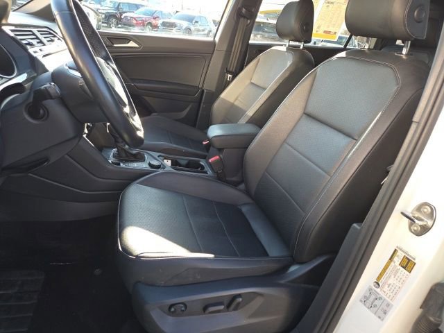 Used 2020 Volkswagen Tiguan SE R-Line image 9