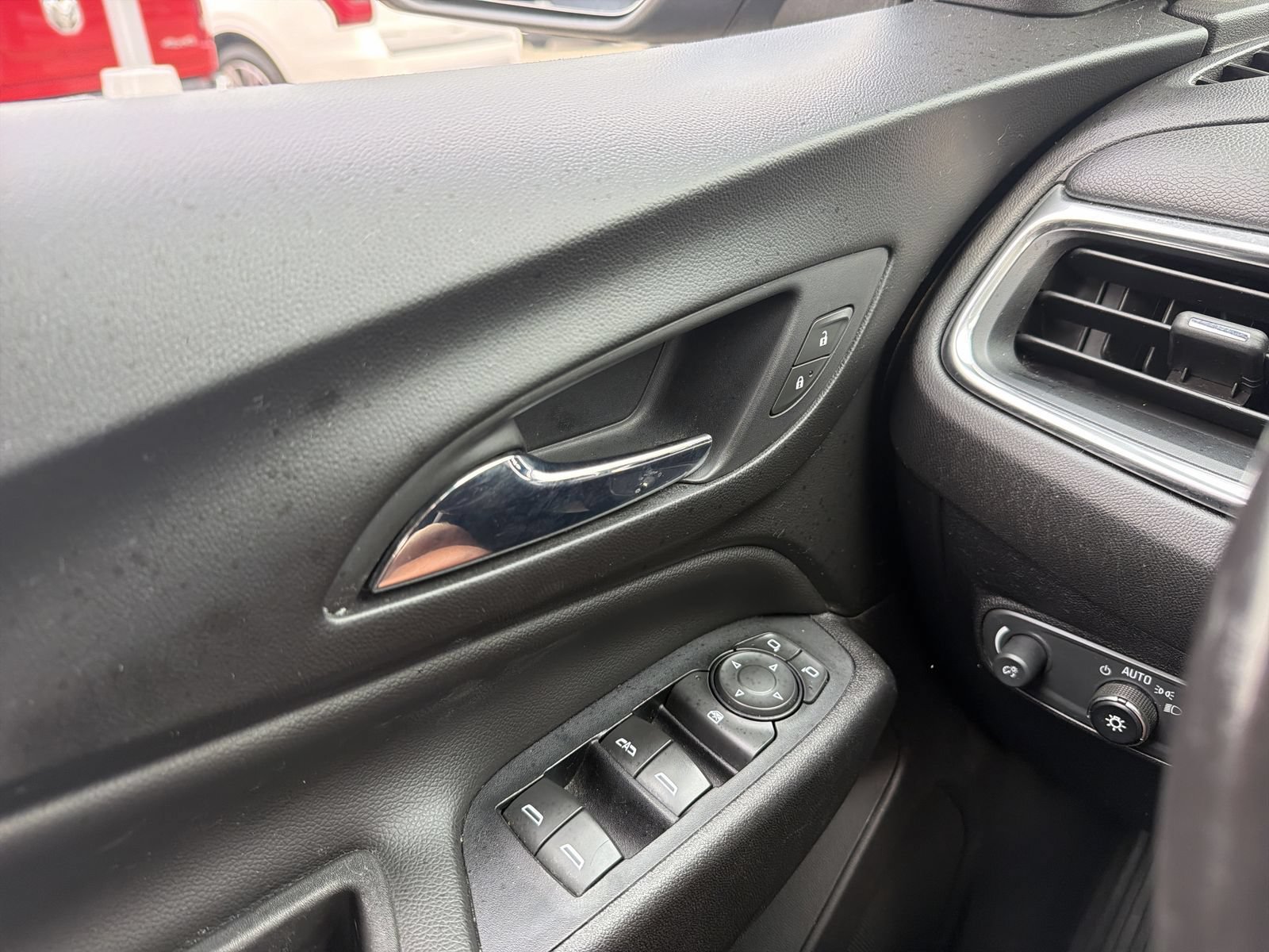 Used 2019 Chevrolet Equinox LT FWD image 25
