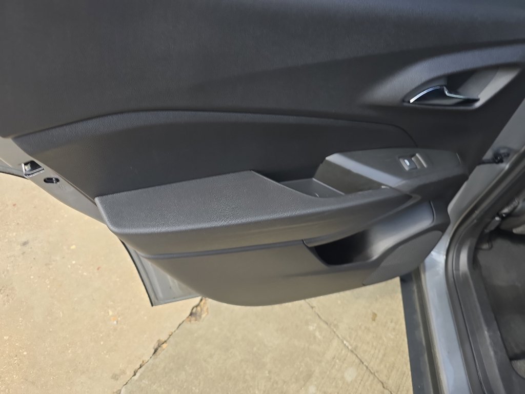 Used 2025 Chevrolet Trax LT image 11