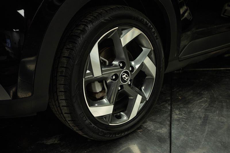 Used 2021 Hyundai Venue SEL FWD image 3