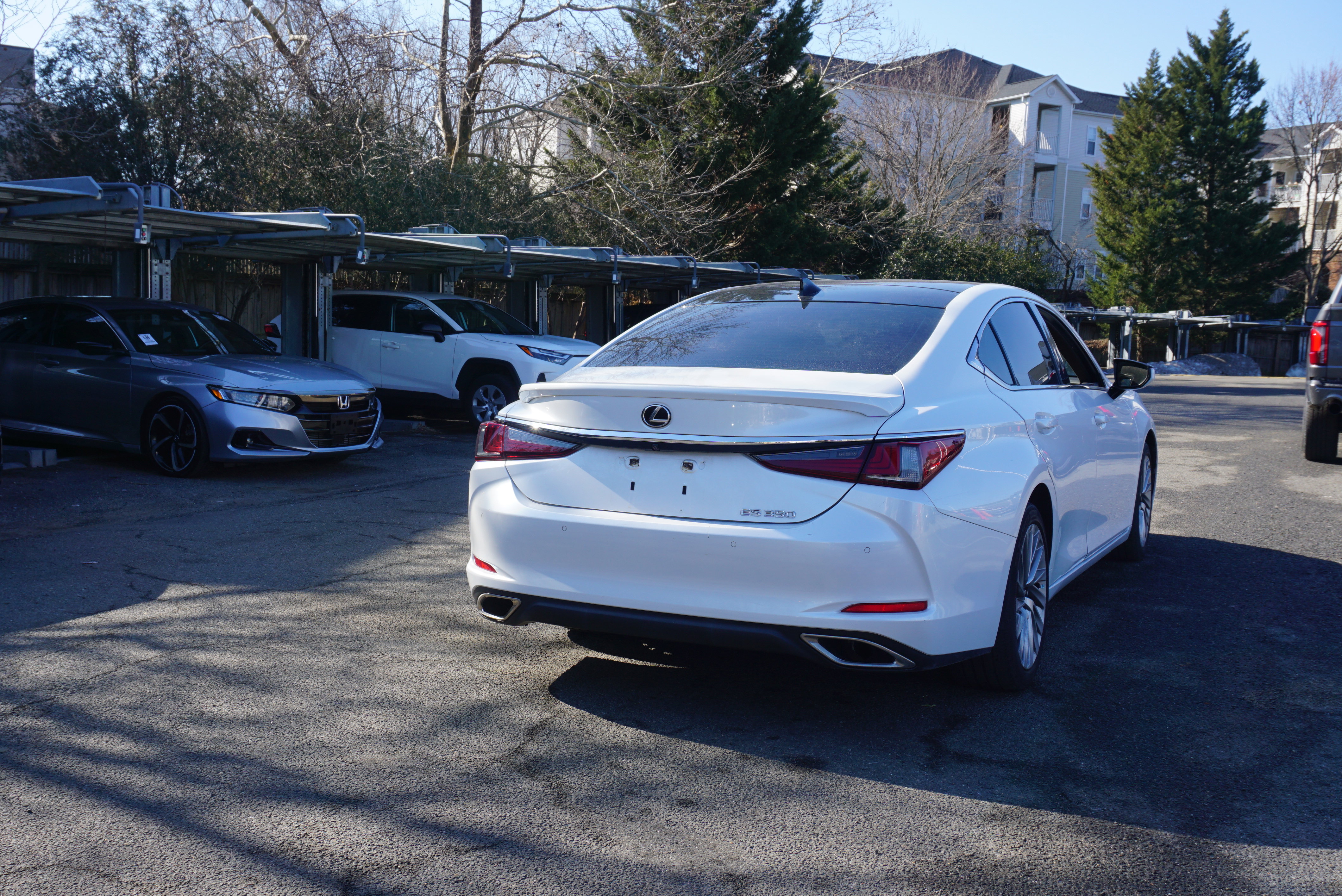 Used 2021 Lexus ES 350 Ultra Luxury w/ Accessory Package image 4