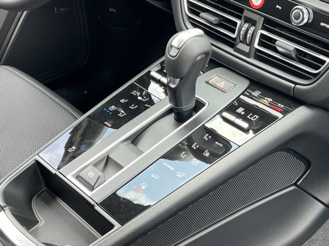 New 2025 Porsche Macan image 40