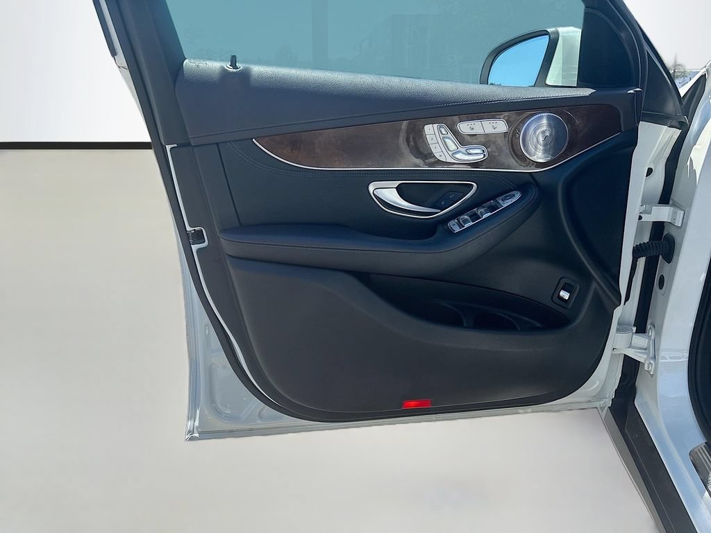Used 2018 Mercedes-Benz GLC 300 w/ Multimedia Package image 38