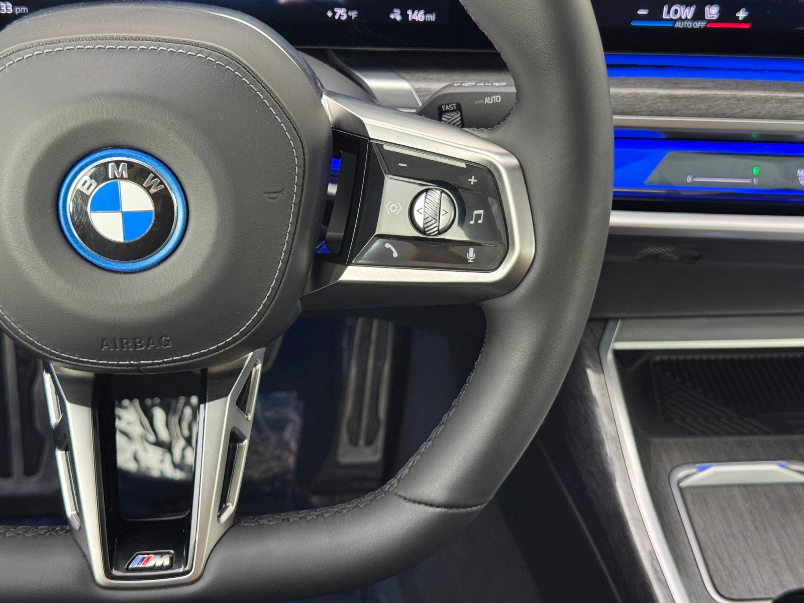 Used 2024 BMW i7 xDrive60 w/ Executive Package image 23