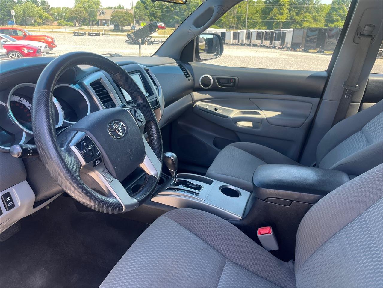 Used 2015 Toyota Tacoma PreRunner w/ SR5 Package RWD image 9