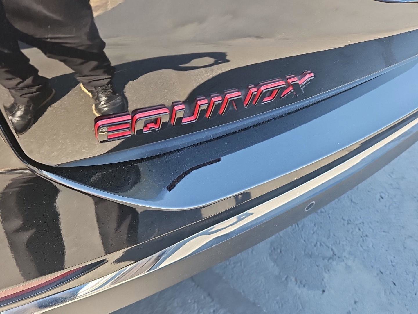 Used 2020 Chevrolet Equinox Premier w/ Premier Redline Edition FWD image 6