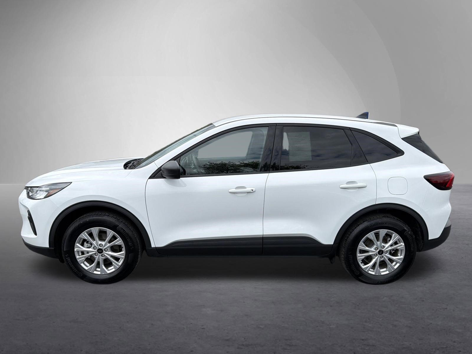 Used 2025 Ford Escape Active AWD/4WD image 3