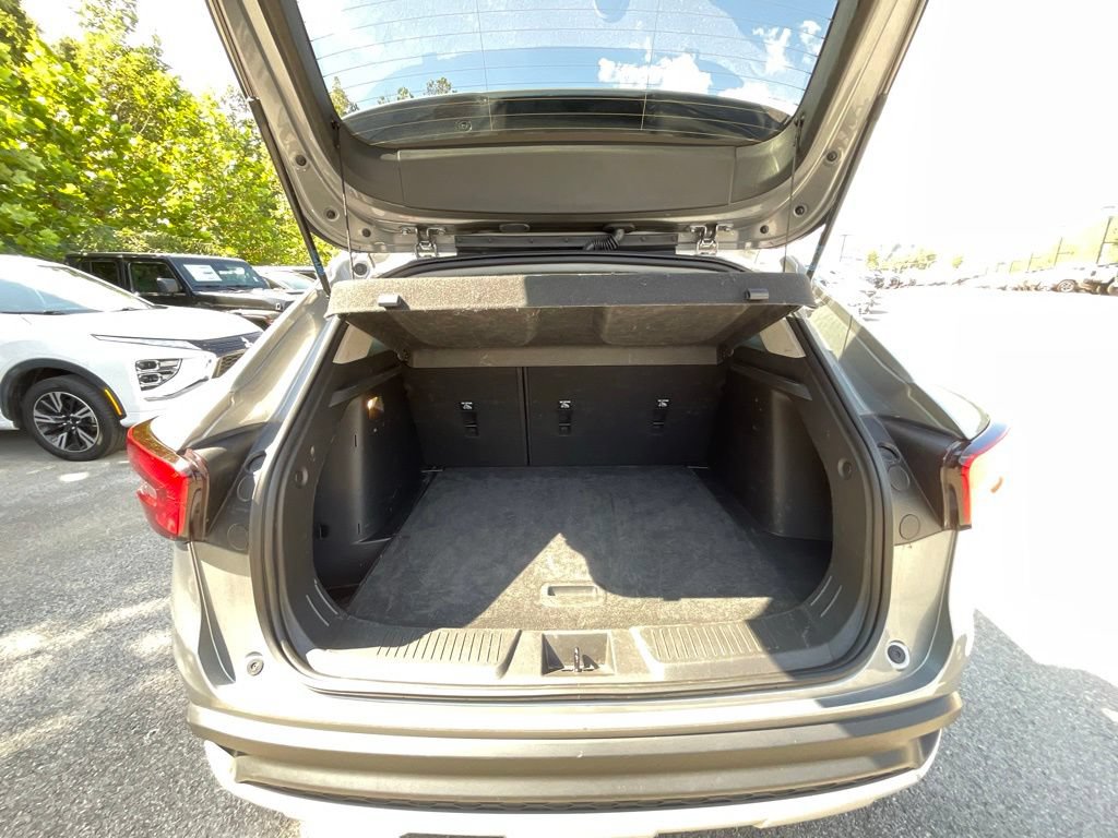 Used 2025 Chevrolet Trax LT w/ LT Convenience Package FWD image 26