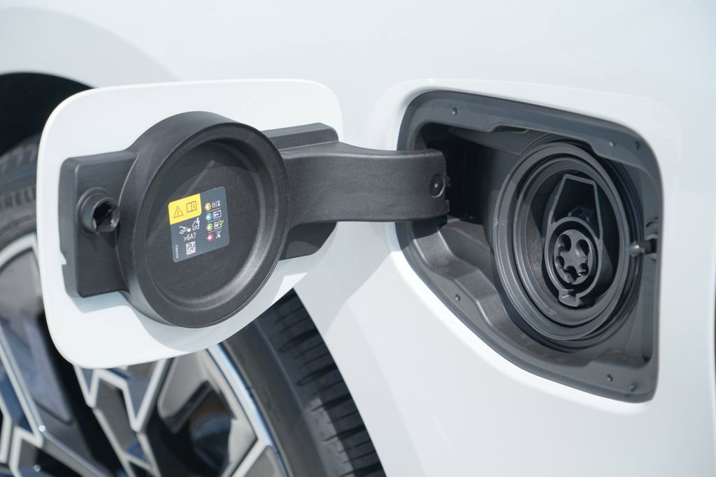 New 2026 BMW 550e xDrive AWD/4WD image 6