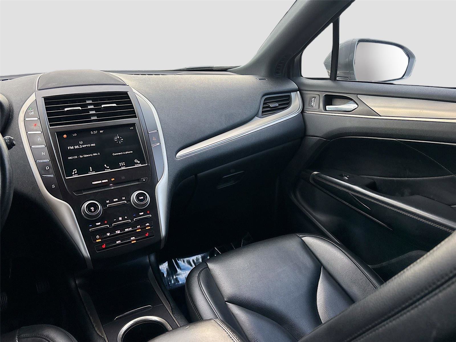 Used 2016 Lincoln MKC Premiere image 23