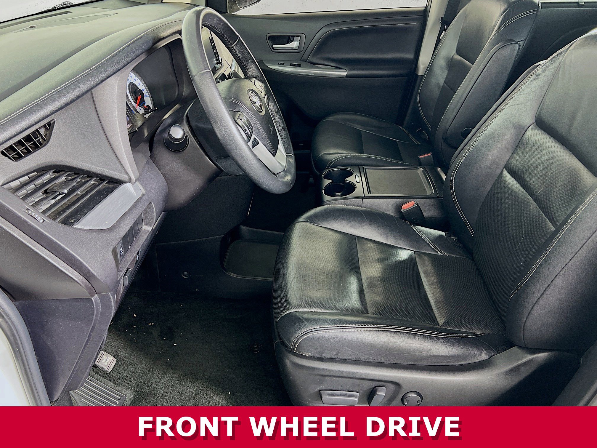 Used 2018 Toyota Sienna SE Premium image 3