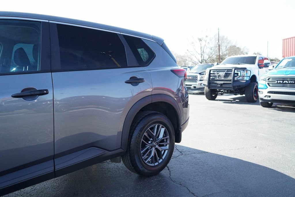 Used 2025 Nissan Rogue S image 14