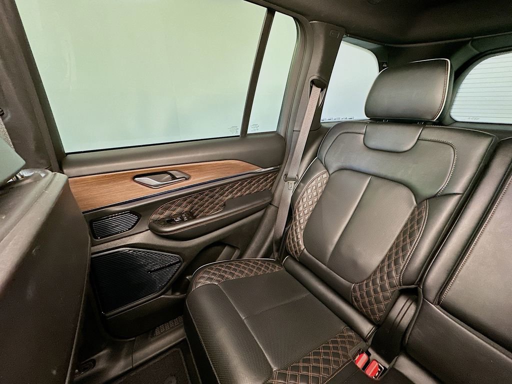 Used 2022 Jeep Grand Cherokee Summit AWD/4WD image 12