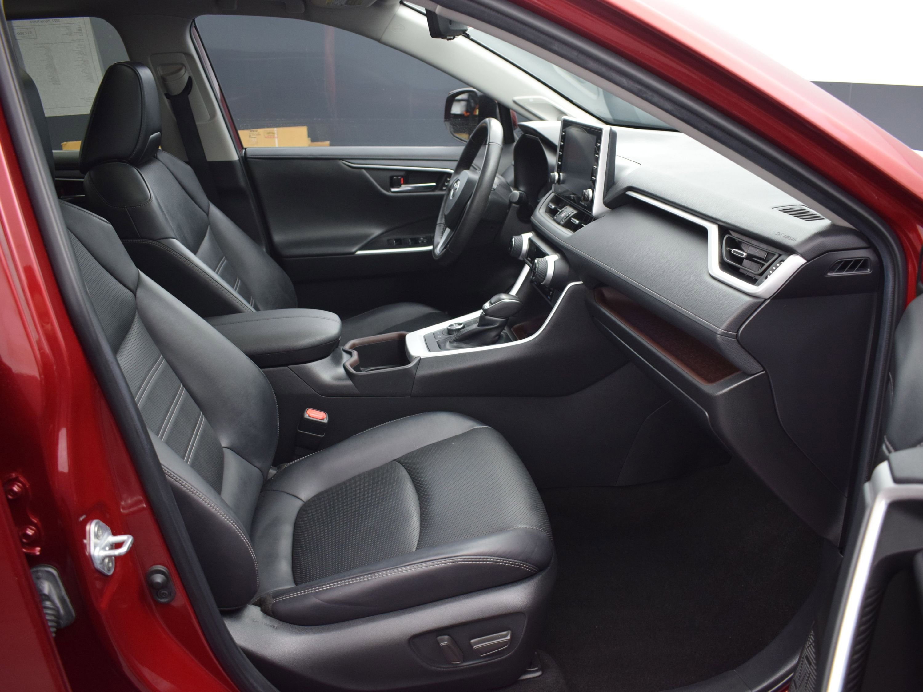 Used 2022 Toyota RAV4 Limited AWD/4WD image 10